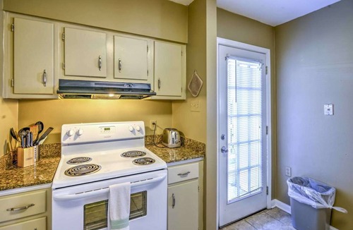 Shenandoah House | 4 Bedroom 2 Bathroom Comfortable Furnished Home 4636 SouthPark Rd.