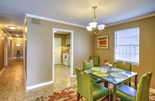 Shenandoah House | 4 Bedroom 2 Bathroom Comfortable Furnished Home 4636 SouthPark Rd.