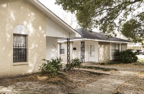 Shenandoah House | 4 Bedroom 2 Bathroom Comfortable Furnished Home 4636 N fuller Pl