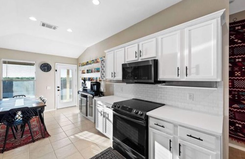 Los Cielos House | 4 Bedroom: 5min to COTA/Airport 15min-Downtown