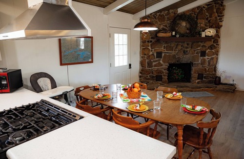 Greers Ferry Cabin | 4-bedroom cabin in beautiful Greers Ferry with Lake View