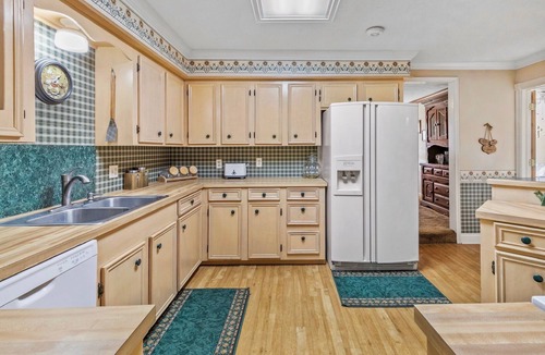 Sulphur House | 4-bedroom Deluxe Country Home