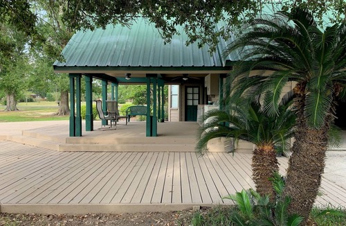 Sulphur House | 4-bedroom Deluxe Country Home
