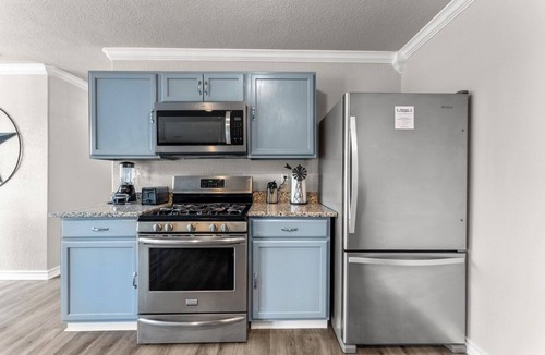 West San Antonio House | 4 Bedroom Family Oasis - 5 Mins to SeaWorld - Sleeps 12 - RiverWalk - King Suite
