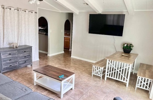 South Side House | 4-bedroom FAMILY FRIENDLY REMODELDED HOME Corpus Christi with new c/ha, fenced.