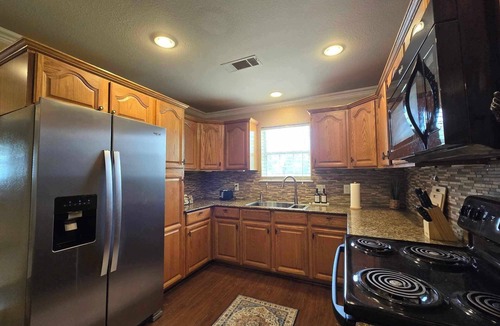 Calera House | 4 bedroom; pet friendly; grill; close to airport and casino