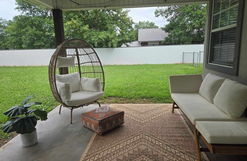 Calera House | 4 bedroom; pet friendly; grill; close to airport and casino