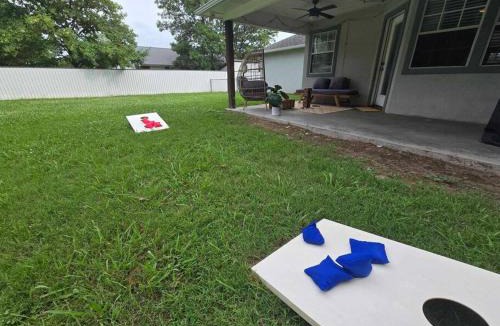 Calera House | 4 bedroom pet friendly grill under 5 min to airport and Choctaw Casino