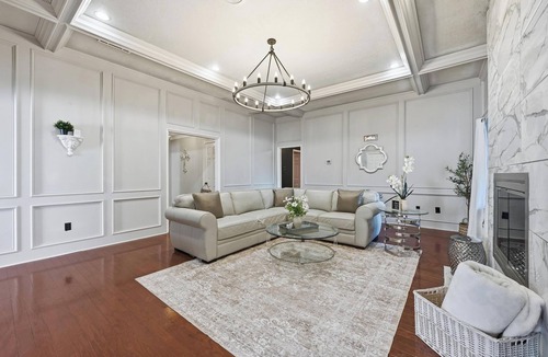 Irving House | 4-bedroom/Study/Sunroom/heated Pool house near Airport and Stadium