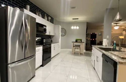 West San Antonio House | 4 BEDROOMS/NEAR SEA WORLD/LACKLAND REMODELED