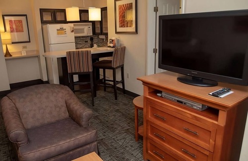 Vance Jackson Hotel | 4 Family-friendly Suites | Full Kitchens | Pets are Welcome | Free Breakfast