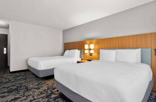 South Baton Rouge Hotel | 4 Great Location Units w/Pool Near LSU, Downtown, Zoo & Blue Bayou Water Park
