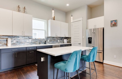 Astrodome House | 4 lev contemporary smart townhome, walking distance to NRG Stadium & Med Dist.