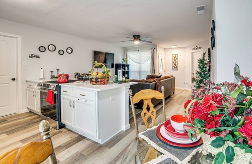 Cedar Hill House | 4 Mi to Joe Pool Lake! Cedar Hill Family Haven
