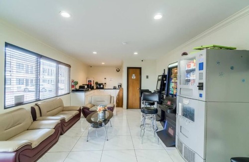 FM 1960 Hotel | 4 Tranquil Rooms w/2 Queen Beds Room Near Funeral History Museum Exploration