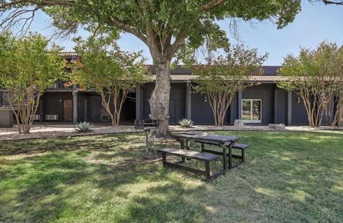 St. Johns Apartment | [40] ATX Studio: 1 Queen, Sleeps 2