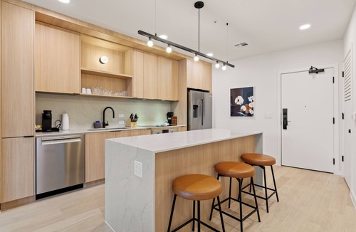 South Lamar Hotel | 4BDR South Lamar Stay w/Pool, Rooftop, Restaurant | The Code by AvantStay