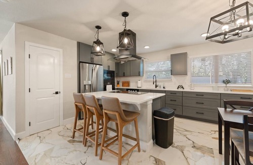 West Arlington House | 4BR Arlington Home, Minutes to AT&T Stadium