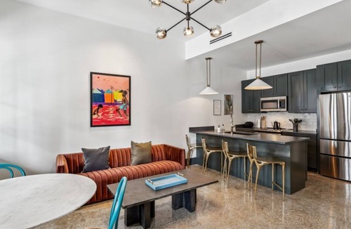 Central Business District Hotel | 4BR + Balcony | The Mary Beth Hotel & Gallery