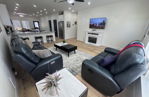 Cross Mountain House | #4Townhome Luxury ,3bedrooms,close La Cantera,Rim,SixFlags,Seaworld,Riverwalk.