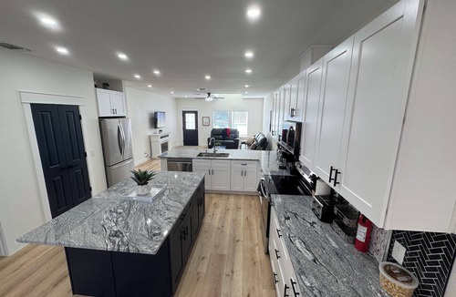 Cross Mountain House | #4Townhome Luxury ,3bedrooms,close La Cantera,Rim,SixFlags,Seaworld,Riverwalk.