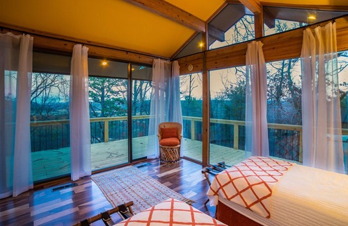 Eureka Springs House | 5,200 acre Estate on Kings River with Lodge that sleeps 20.