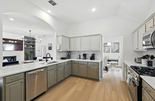 Frisco House | 5-BD/2-BA Upscale Elegance | Pool, Hot Tub, BBQ