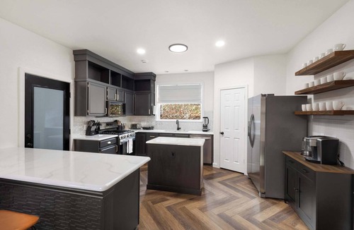 Far North Dallas House | 5-BD Getaway w/Pool, Patio, Firepit | Mins to DT