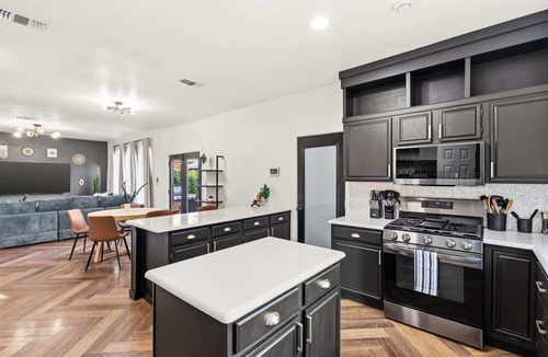 Far North Dallas House | 5-BD Getaway w/Pool, Patio, Firepit | Mins to DT