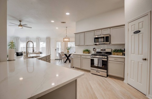 Pflugerville House | 5 Bedroom, Private fenced yard, Indoor Fireplace, Prime Location