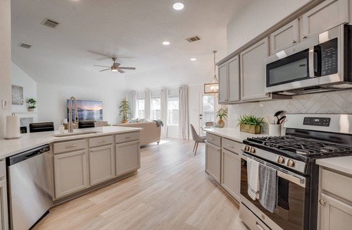 Pflugerville House | 5 Bedroom, Private fenced yard, Indoor Fireplace, Prime Location