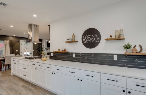 Coronado Hills House | 5-Bedroom Retreat with Cowboy Pool, Sauna and More – 10 Min to Downtown Austin