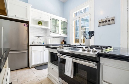 Treme House | 5 bedrooms, 10 Beds, Sleeps 10 5 Blocks to FQ, Pool Great for Bachelor and Bachelorette Parties