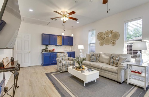 Gentilly Woods House | 5 Mi to Bourbon St: NOLA Home w/Fenced Yard!