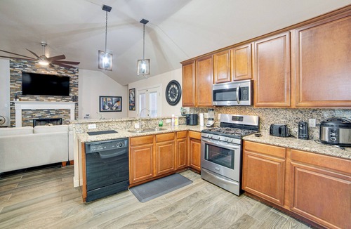 Cedar Hill House | 5 Mi to Cedar Hill SP & Joe Pool Lake: Family Home
