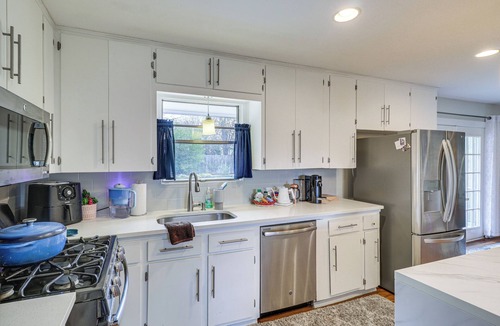 Windsor Park House | 5 Mi to Dtwn Austin: Stylish Home w/Office & Yard