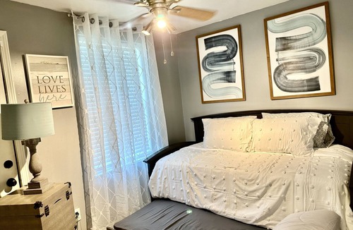 Kenner - Louis Armstrong International Airport House | 5 Mins From Airport! Cute Remodeled Historical Home