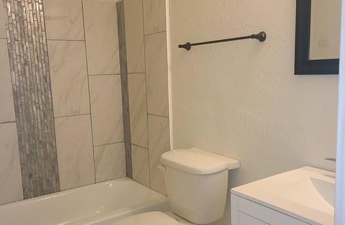 Harvey Apartment | 5 minutes to New Orleans a Reno 2bedroom/1 & half bathroom apartment in Harvey