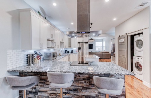 Central Arlington House | 5 Star! 3Bed 4Bath ATnT Globe Life SixFlagsHurrHarb Texas Live BEST EVER!