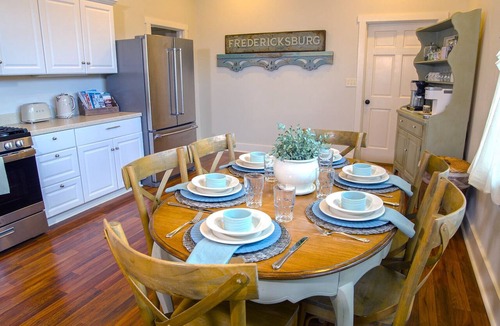 Fredericksburg Cottage | 5 STAR COTTAGE in the heart of Fred-Mini Dip POOL/Hot Tub/WALK to Main/Sleeps 6