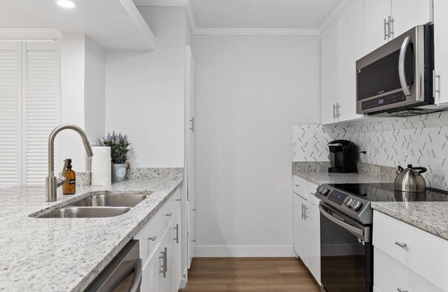 Far North Dallas Apartment | 5 Star Stay*Gated Community*Fast Wifi