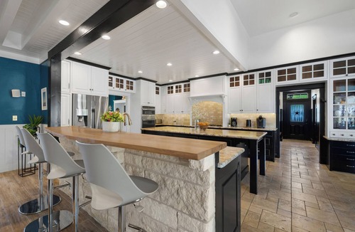 Dripping Springs House | 5BR Hill Country | Casita, Pool + 3-Building Compound | Sleeps 18