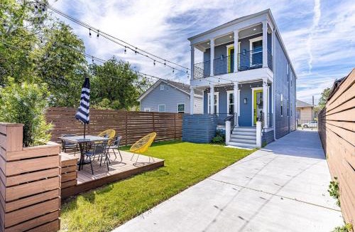 Tulane - Gravier House | 5BR retreat w Superdome views & private balcony