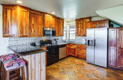 Cleburne House | 6 Mi to Lake Pat Cleburne! Family Escape w/Pond