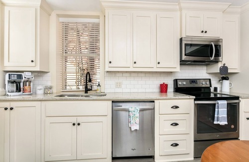 Natchez Condo | 610 Franklin: 5B | 1/1 | Heart of Downtown | Washer/Dryer