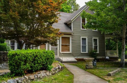 Eureka Springs Historic District House | 66 Center Main House