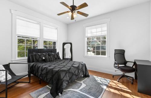 West Campus House | 6BR 2025 Newly Renovated Scholars Historic Home by UT Sleeps 12