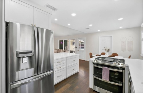 Jersey Village House | 6BR Resort-style Retreat W/Jacuzzi & Gaming