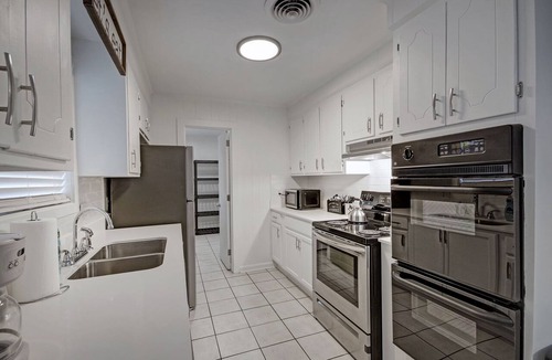 Tougaloo House | 6BR Workforce/Group Stay Near I-55 & I-220