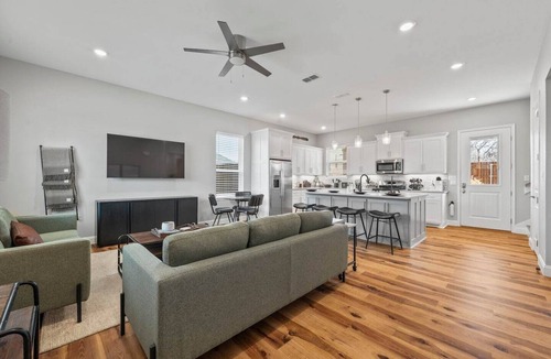 Stephenville Villa | 7 Bedroom 7.5 Bathroom Stephenville Villa